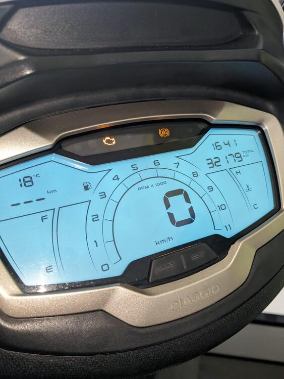 Piaggio Beverly 300 Hpe (2021) (3)