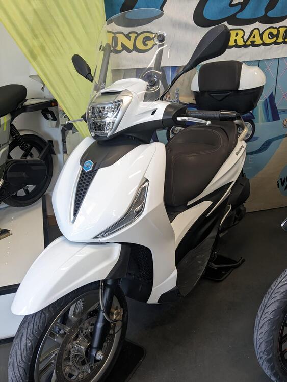 Piaggio Beverly 300 Hpe (2021) (4)