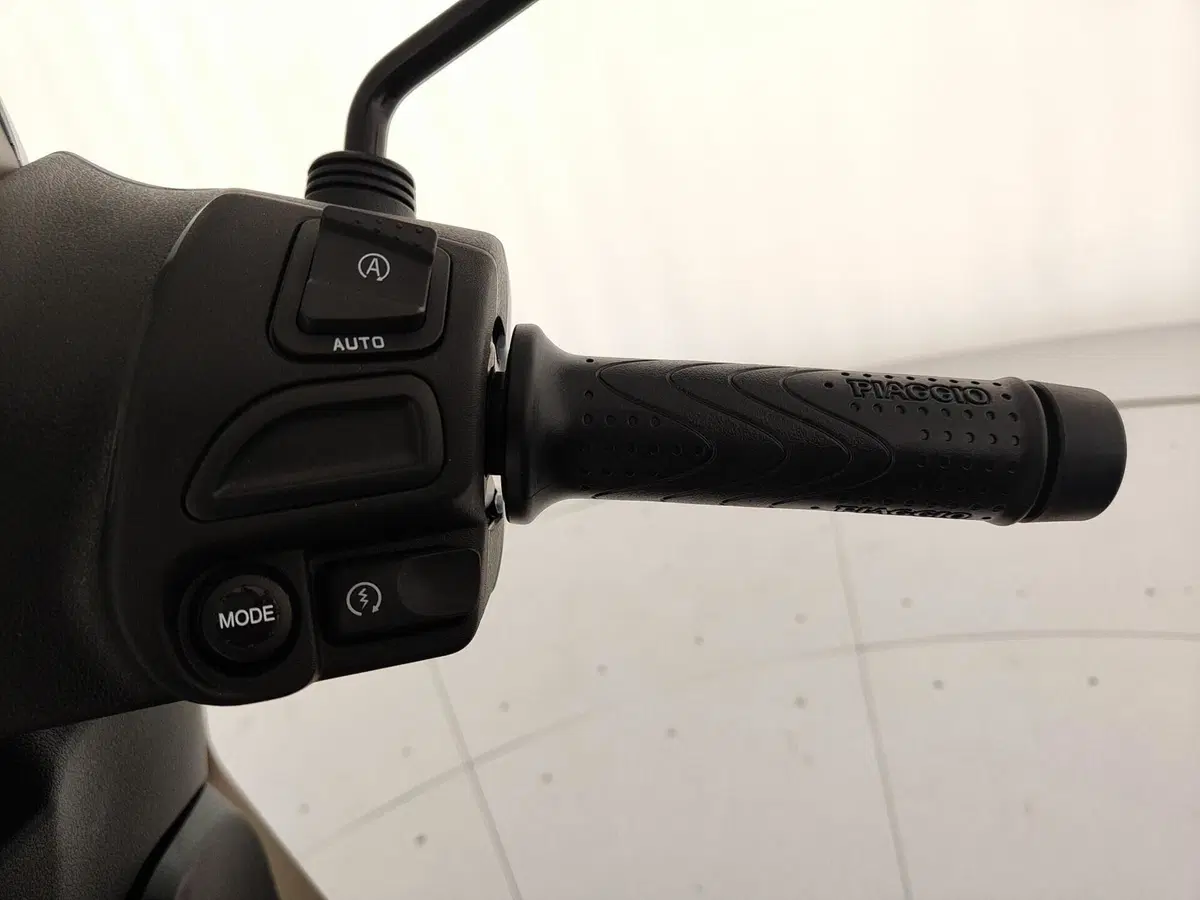 Piaggio 1 Active (2022 - 26) (8)