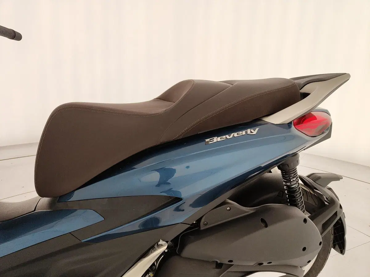 Piaggio 1 Active (2022 - 26) (10)