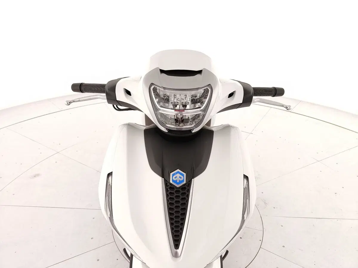 Piaggio Beverly 400 25th Anniversary (2026) (7)