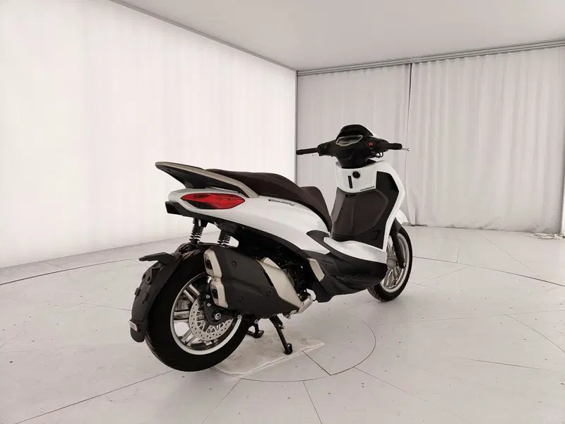 Piaggio Beverly 400 S (2025 - 26) (4)