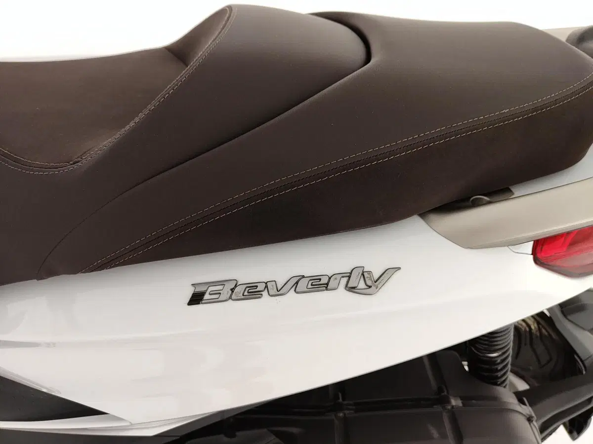 Piaggio Beverly 400 25th Anniversary (2026) (9)