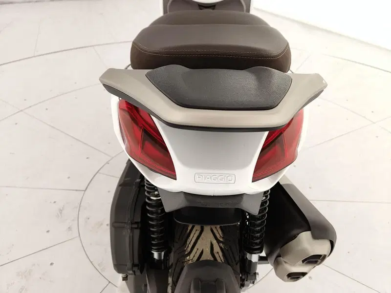 Piaggio Beverly 400 S (2025 - 26) (10)