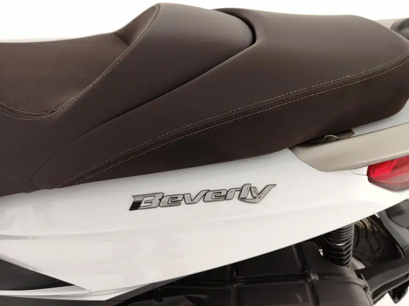 Piaggio Beverly 400 S (2025 - 26) (9)