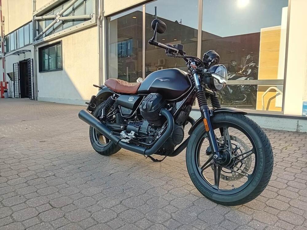 Moto Guzzi V7 Stone (2021 - 24) (2)
