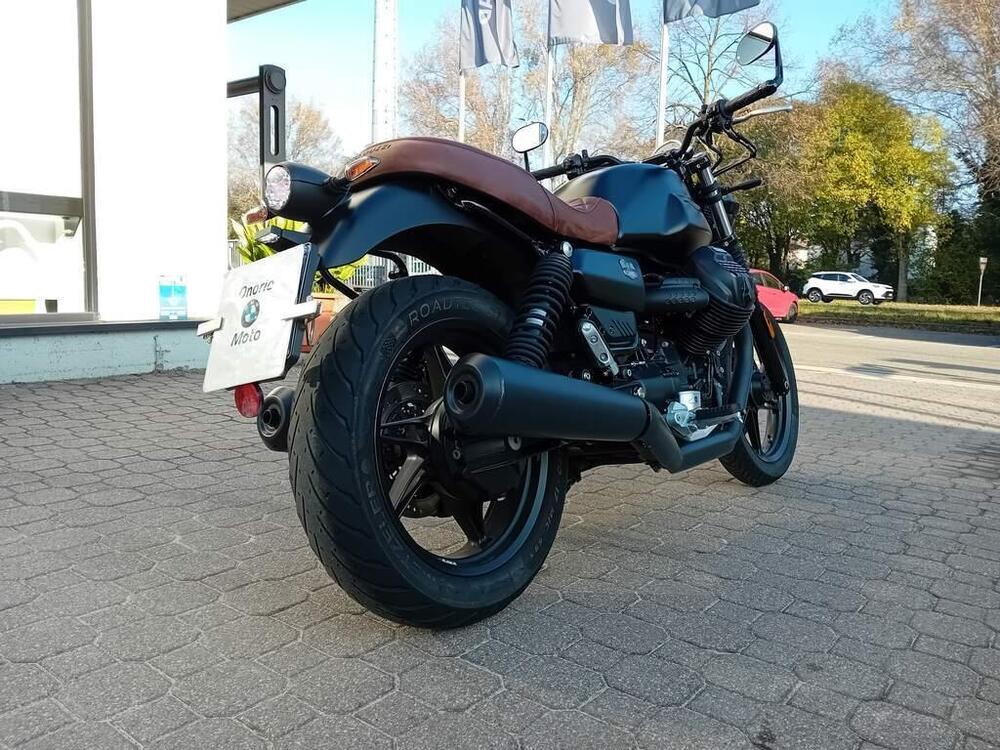 Moto Guzzi V7 Stone (2021 - 24) (4)