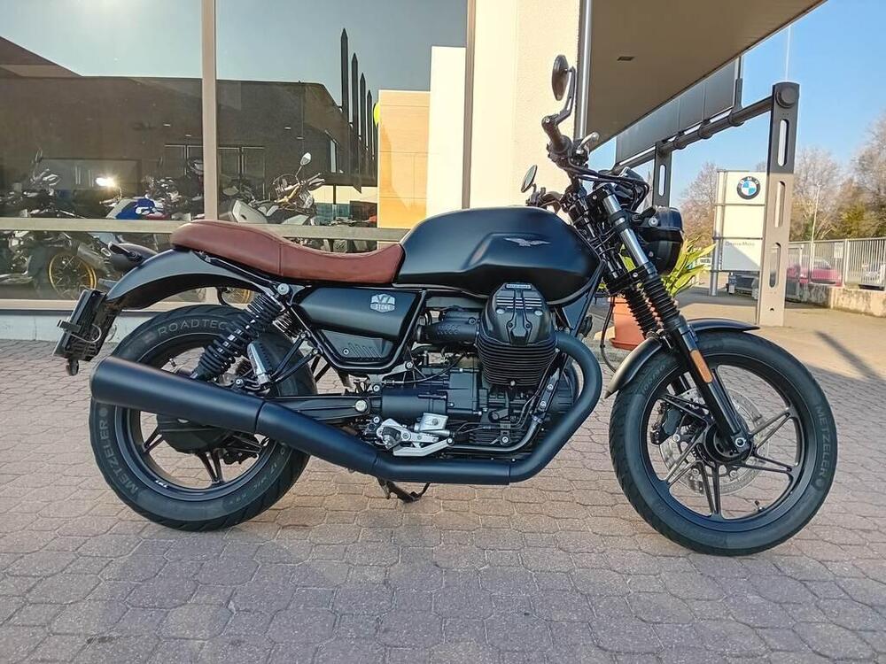 Moto Guzzi V7 Stone (2021 - 24) (3)