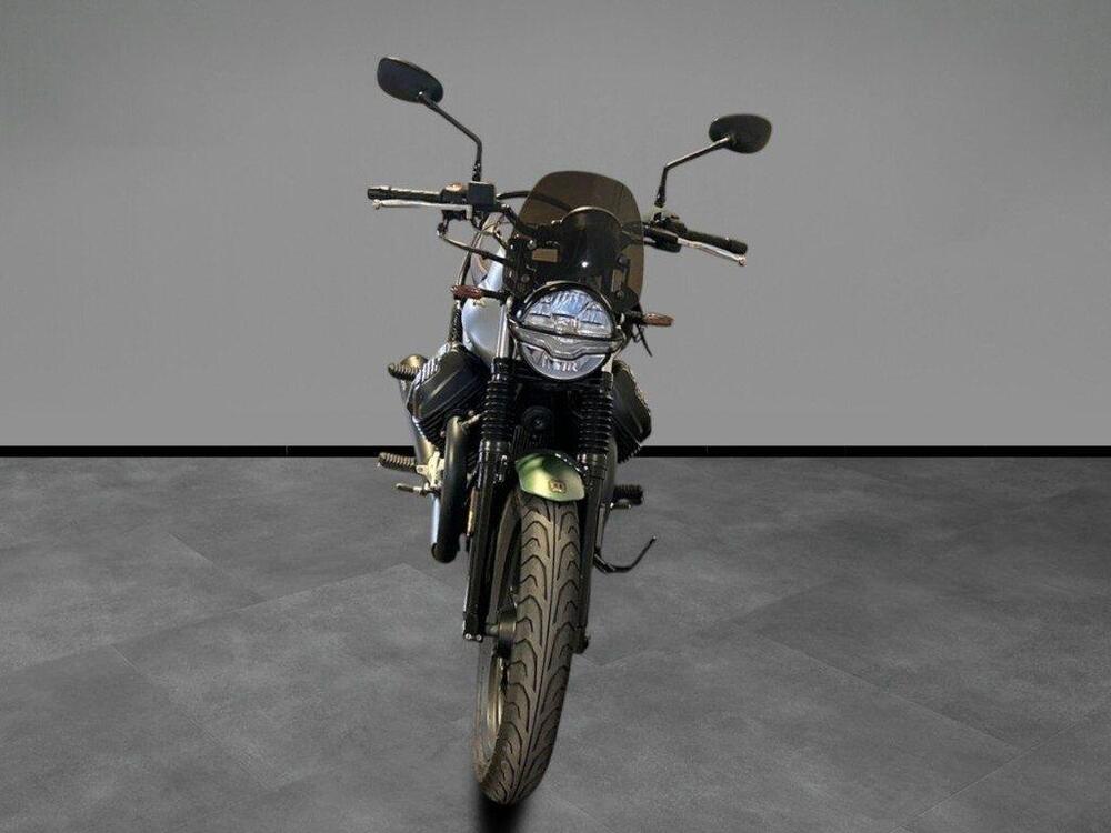 Moto Guzzi V7 Stone (2021 - 24) (3)