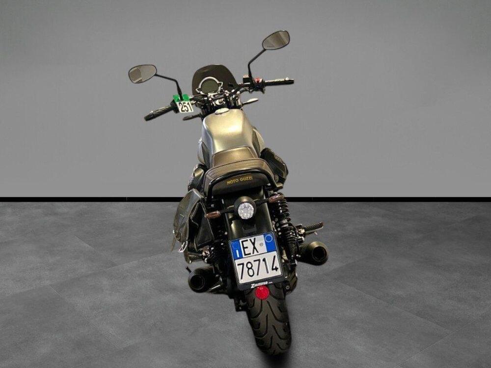 Moto Guzzi V7 Stone (2021 - 24) (4)
