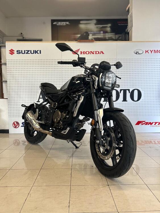 Voge Trofeo 300AC (2021 - 25) (2)