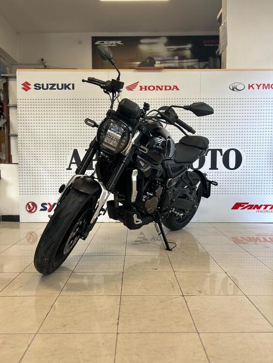 Voge Trofeo 300AC (2021 - 25) (3)