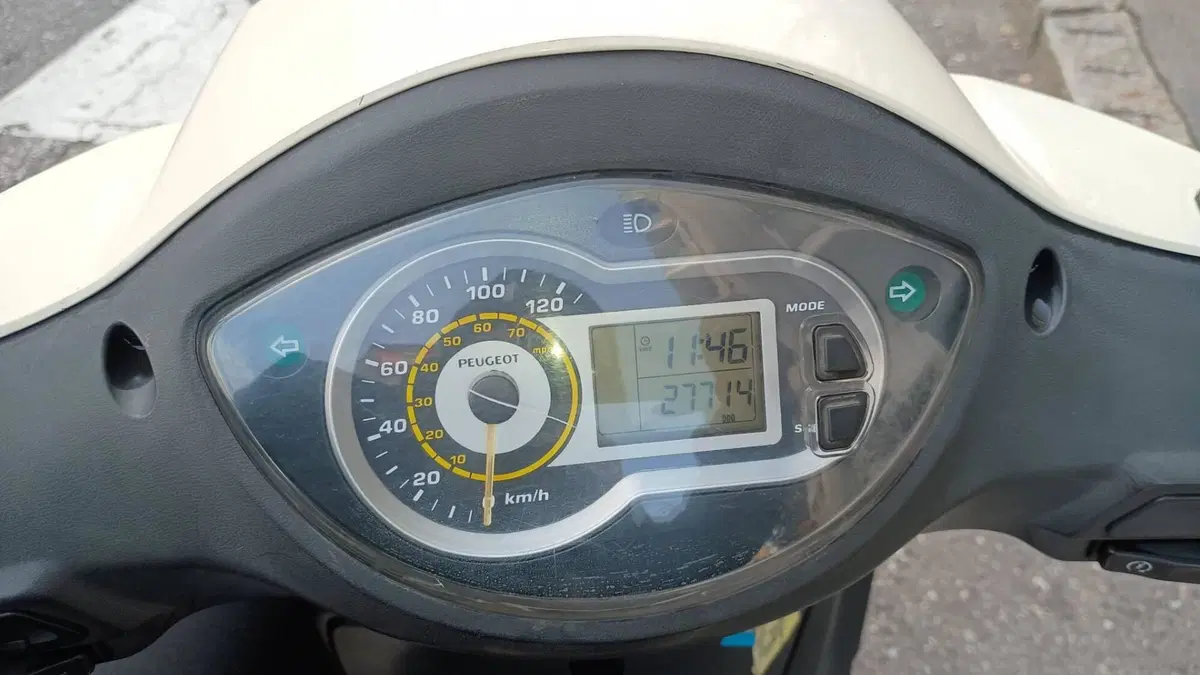 Peugeot Tweet 125 Pro (2010 - 16) (4)
