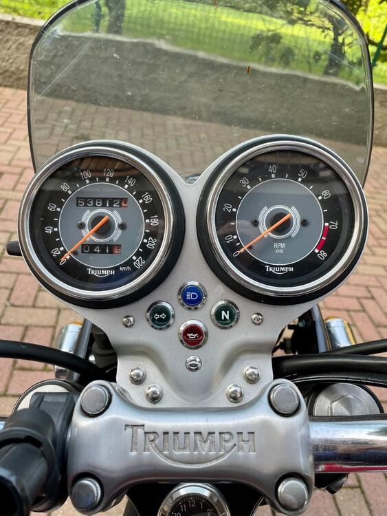 Triumph Bonneville T100 (2001 - 07) (3)