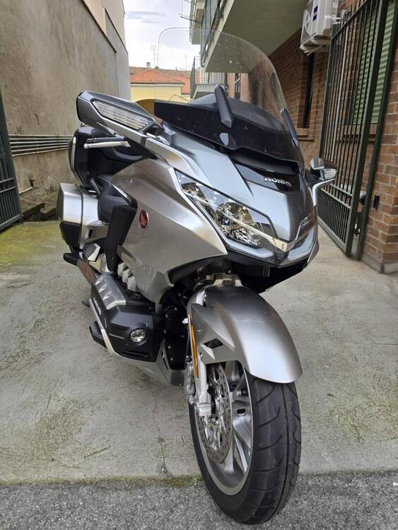 Honda GL 1800 Gold Wing Tour DCT & Airbag (2022 - 24) (2)