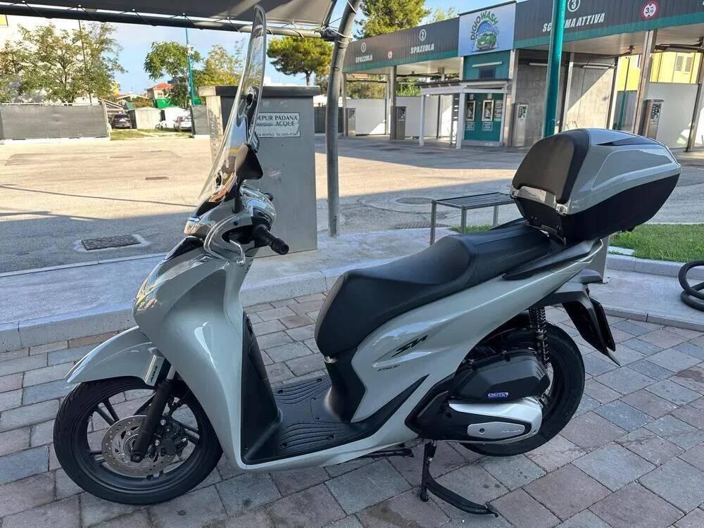 Honda SH 150i (2024 - 25) (2)