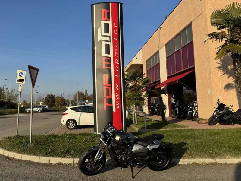 Benelli Leoncino 400 Bobber (2026) (8)