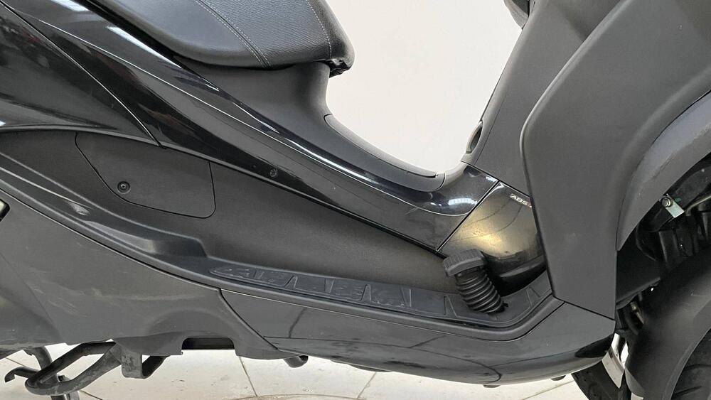 Piaggio Mp3 300 ie Yourban LT (2011 - 16) (4)