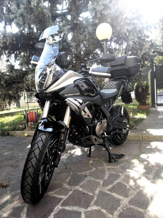 QJ Motor SRT 600 SX (2024 - 25)