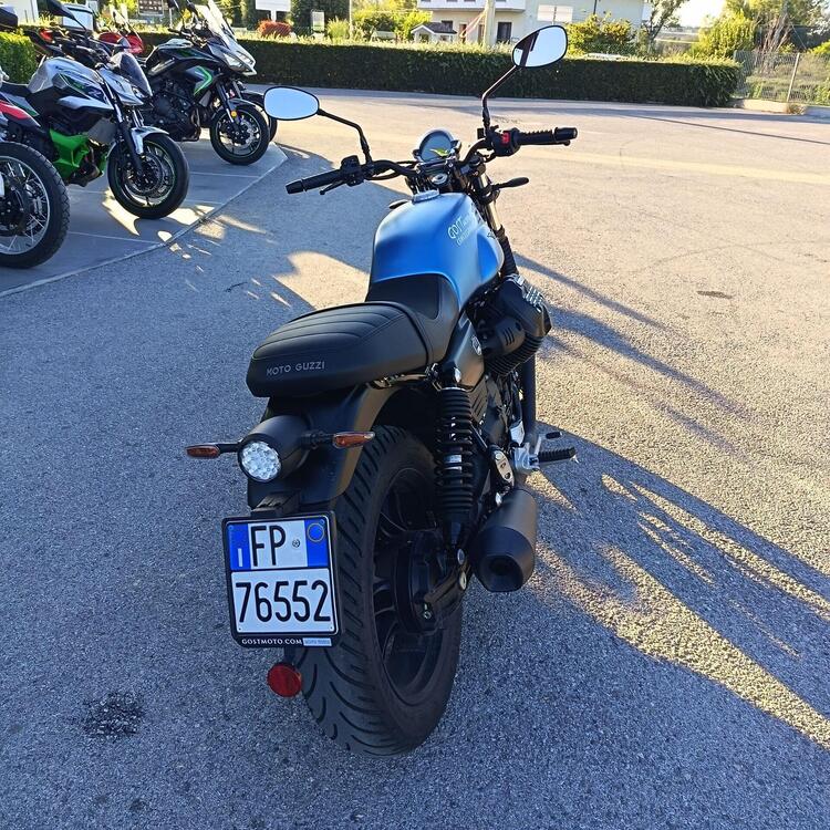 Moto Guzzi V7 Stone (2025) (5)