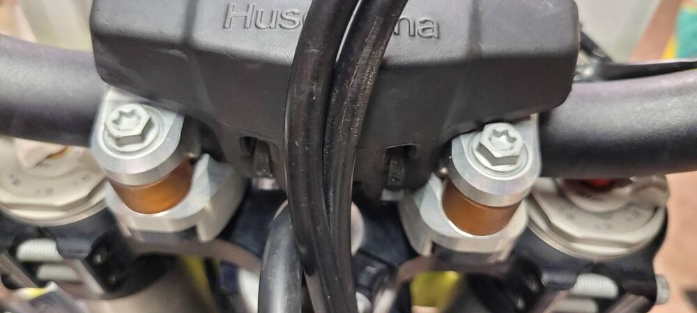 Husqvarna TE 300i (2023) (2)