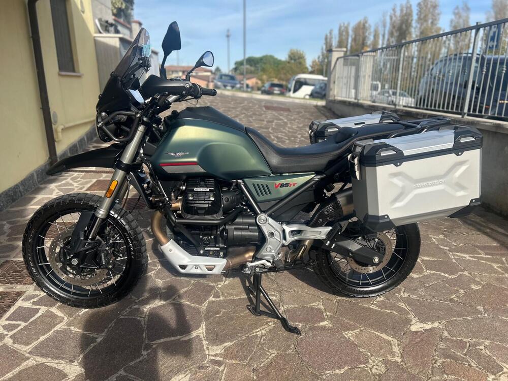 Moto Guzzi V85 TT (2021 - 23) (2)