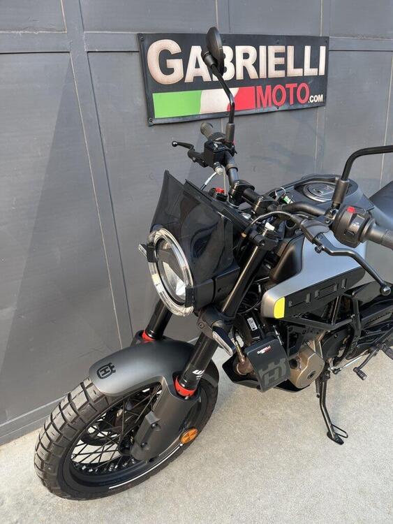 Husqvarna Svartpilen 401 (2024 - 25) (2)