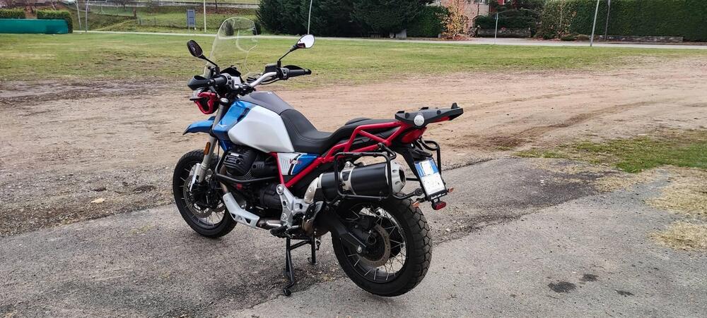 Moto Guzzi V85 TT Evocative Graphics (2021 - 23) (2)