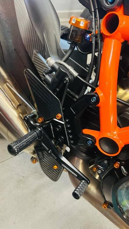 KTM 1290 Super Duke R (2021) (2)