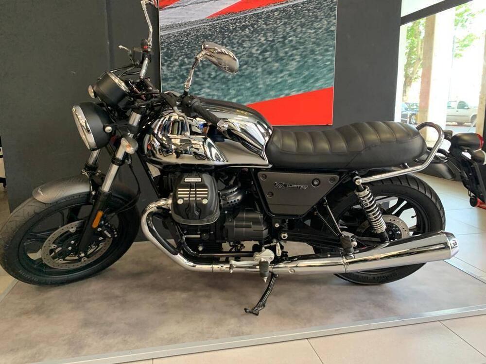 Moto Guzzi V7 III Limited (2018) (2)