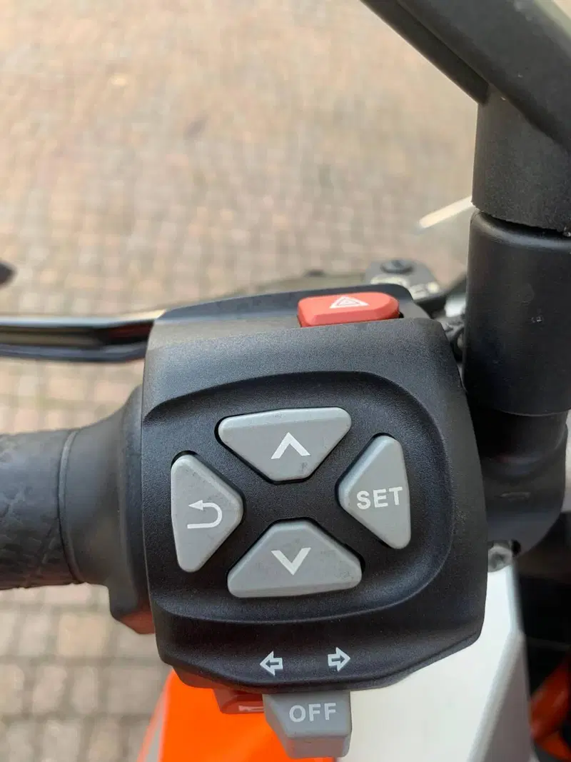 KTM 1290 Super Duke GT ABS (2016 - 18) (7)