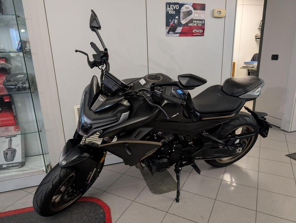 CFMOTO 800NK Sport (2023 - 25)