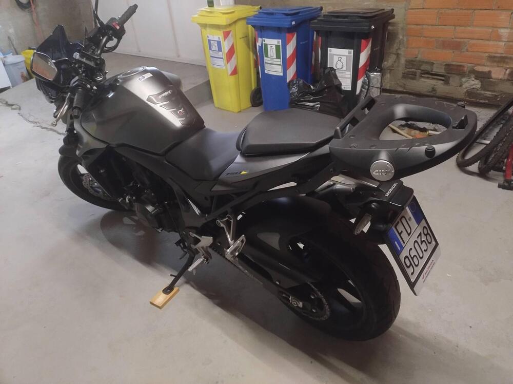 Honda CB 750 Hornet (2023 - 24) (3)