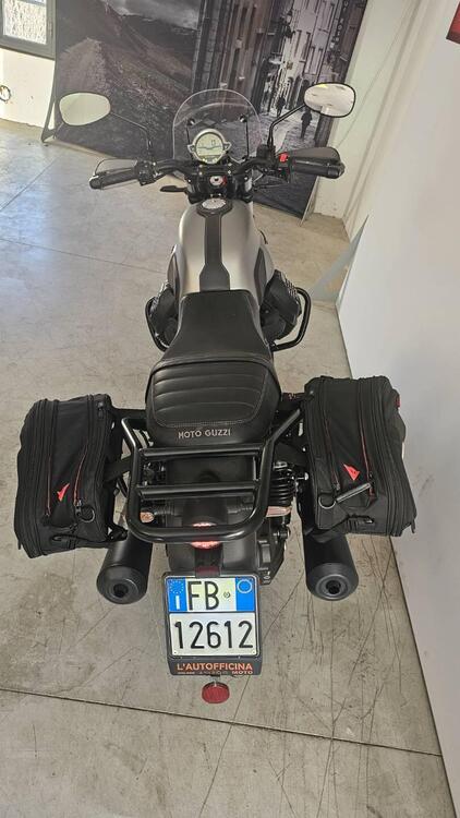 Moto Guzzi V7 Stone Special Edition (2022 - 25) (3)
