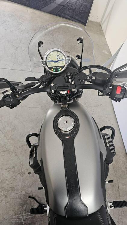 Moto Guzzi V7 Stone Special Edition (2022 - 25) (4)