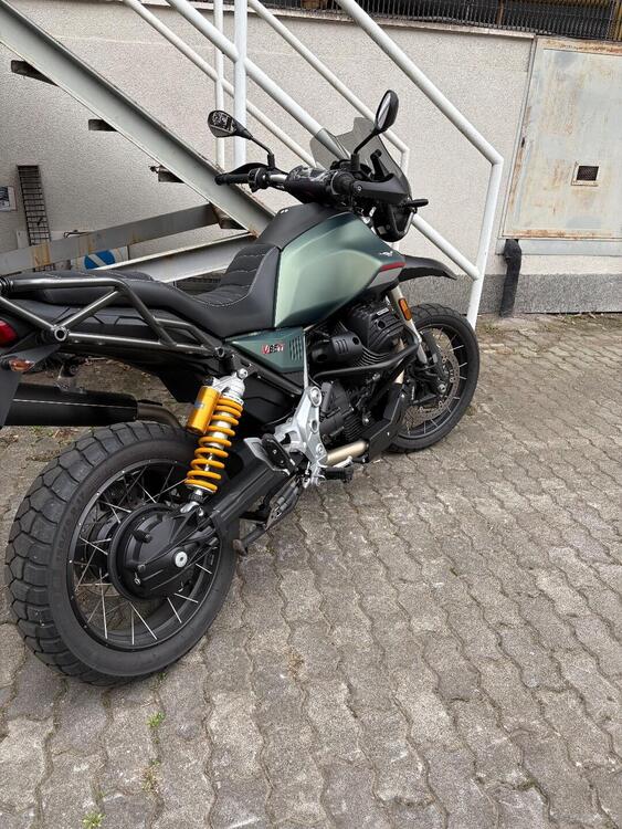 Moto Guzzi V85 TT (2021 - 23) (2)