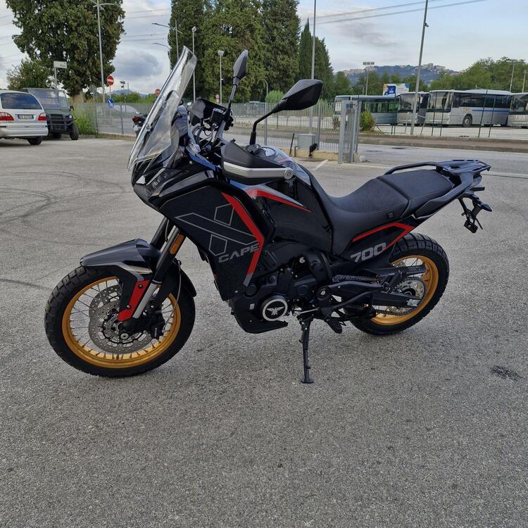 Moto Morini X-Cape 700 Gold Edition (2025) (3)