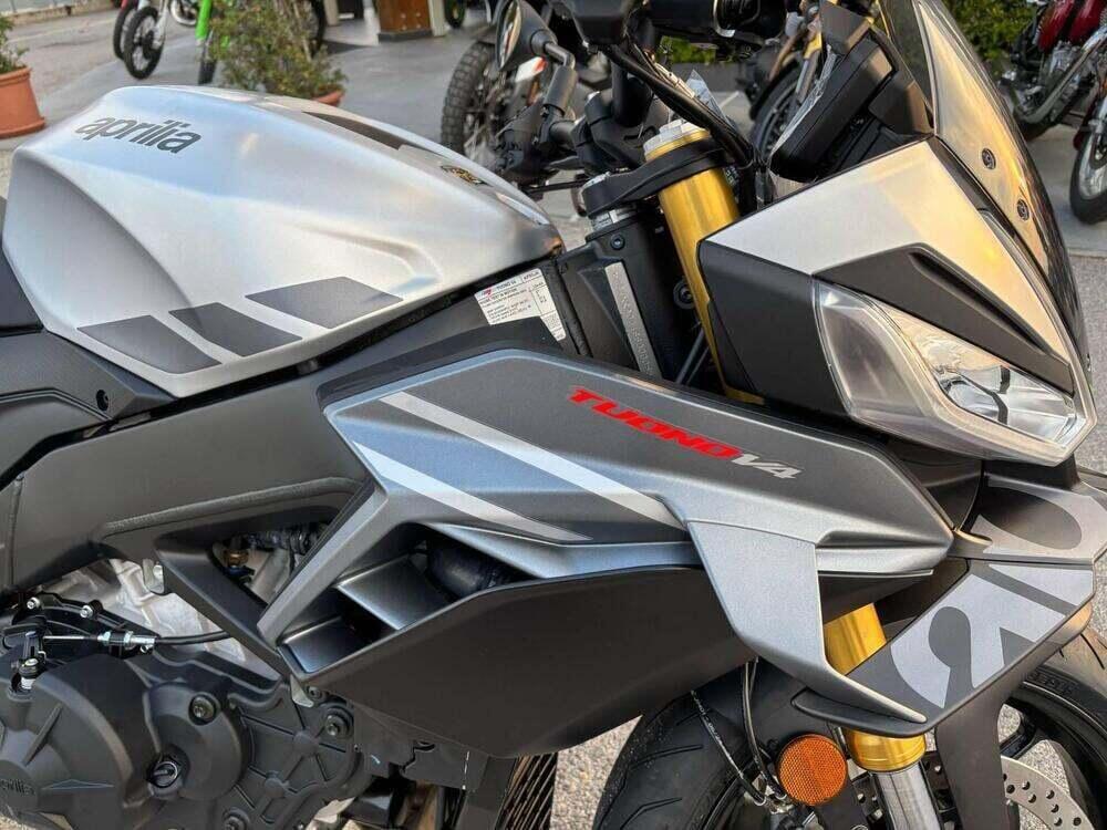 Aprilia Tuono V4 (2025) (2)
