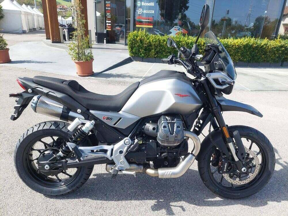 Moto Guzzi V85 Strada (2024 - 25) (2)