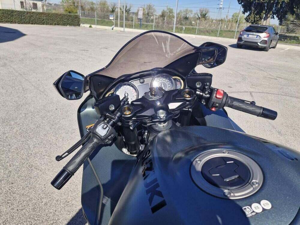 Suzuki GSX 1300 R Hayabusa (2021 - 24) (3)