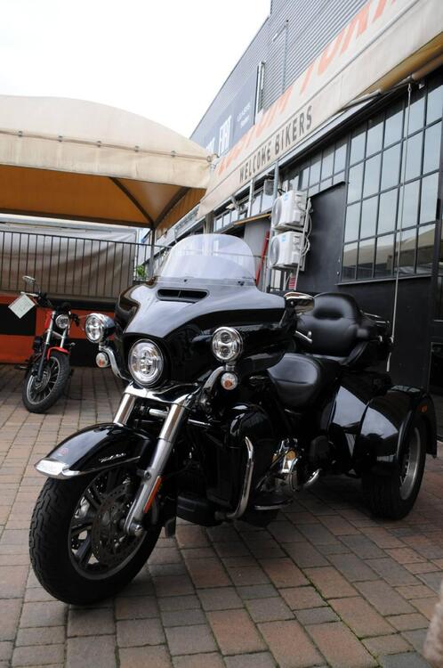 Harley-Davidson 107 Tri Glide Ultra (2016) - FLHTCUTG (5)
