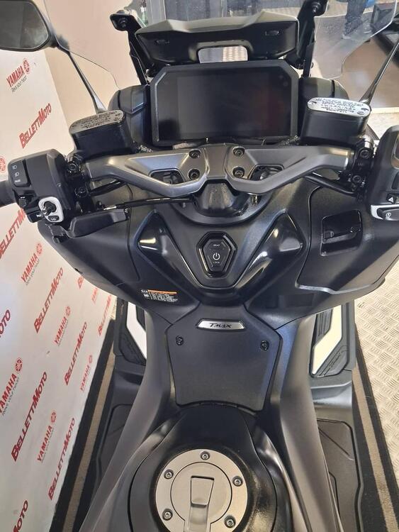 Yamaha T-Max 560 (2022 - 24) (4)