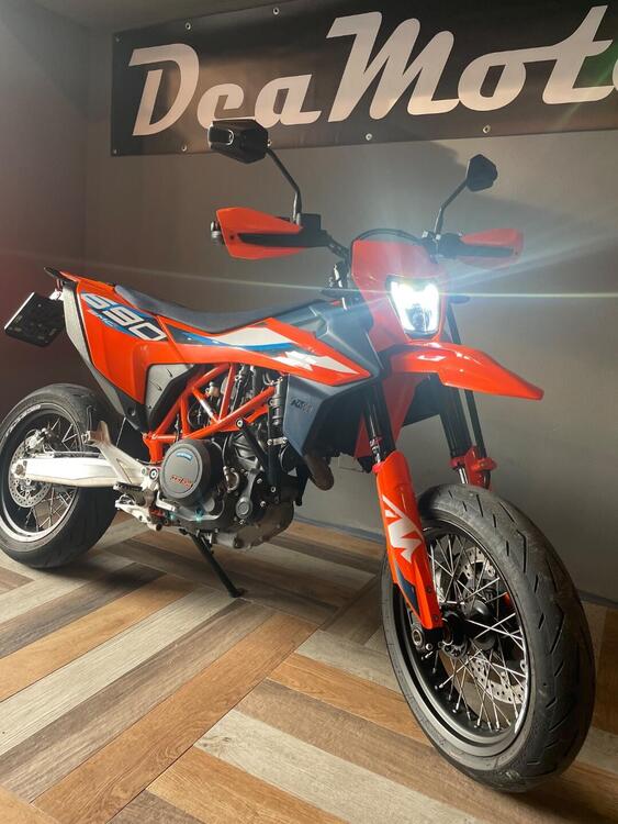 KTM 690 SMC R (2023 - 25) (4)