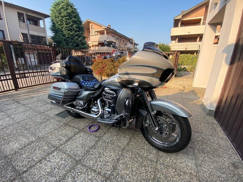 Harley-Davidson 1800 Road Glide Ultra (2014 - 16) - FLTRUSE