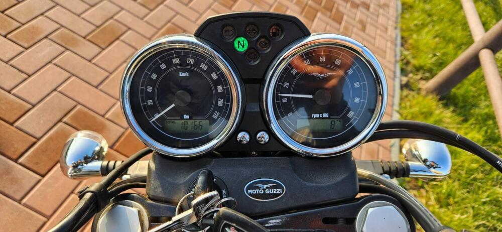 Moto Guzzi V7 II Special (2015 - 17) (2)