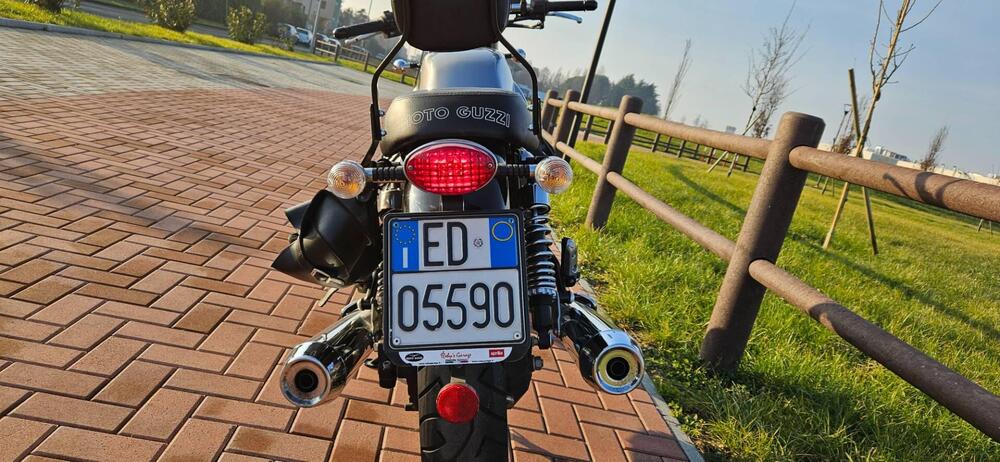 Moto Guzzi V7 II Special (2015 - 17) (3)