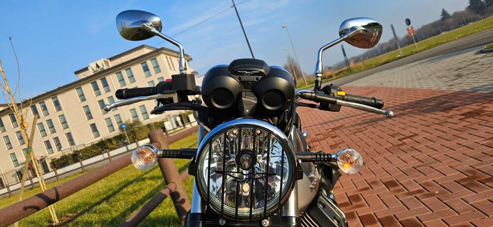 Moto Guzzi V7 II Special (2015 - 17) (4)