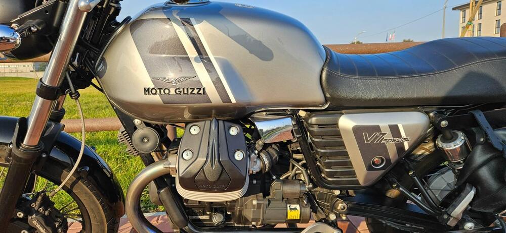 Moto Guzzi V7 II Special (2015 - 17) (5)