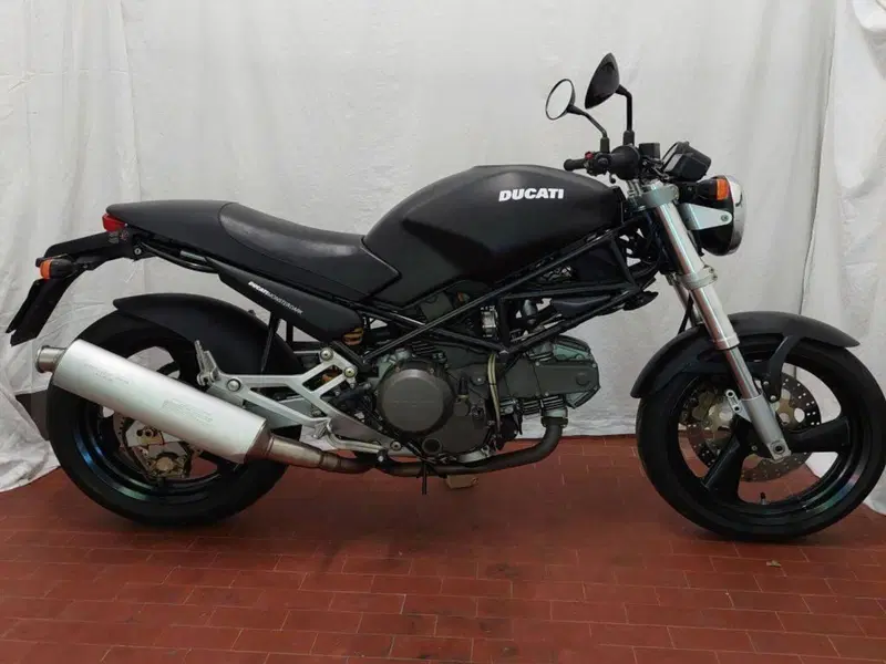 Ducati Monster dark 600 (2)