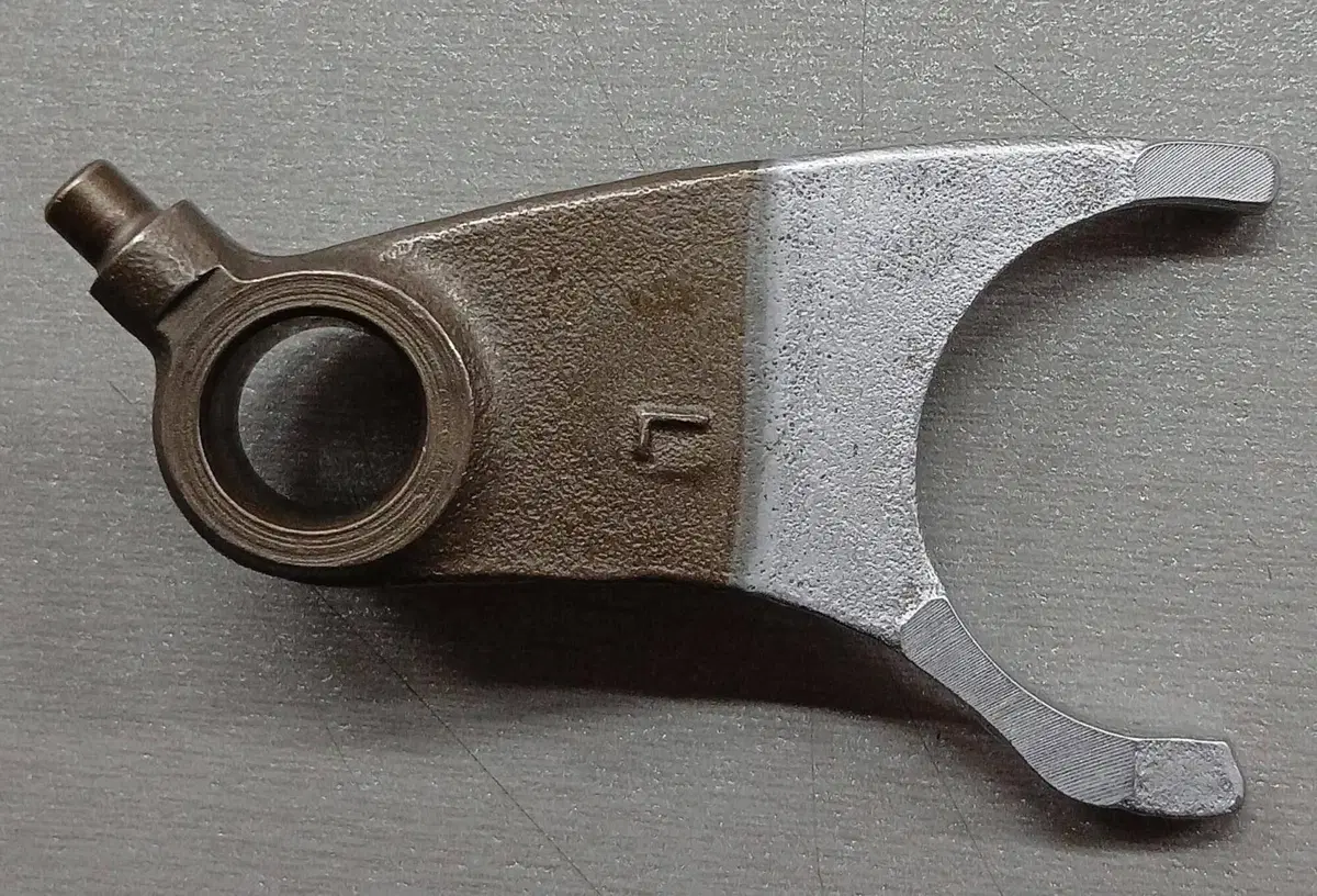 24213MK2680 Forcella cambio XR Honda (2)